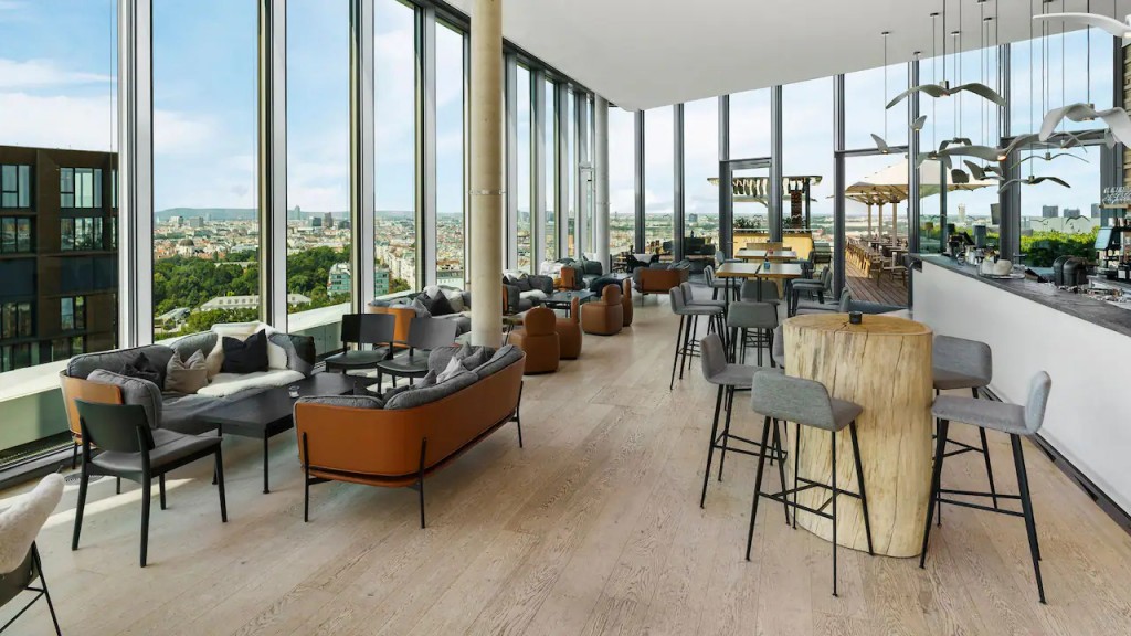 Aurora Rooftop Bar, Wien – Bar & Lounge